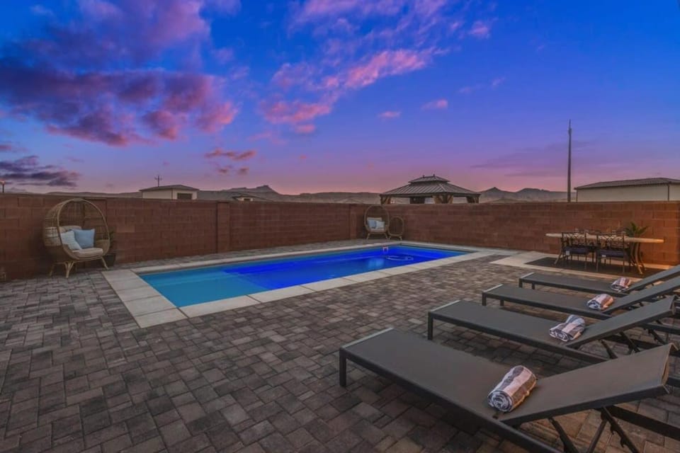 Zion Village Private Poolside Home House in Hurricane