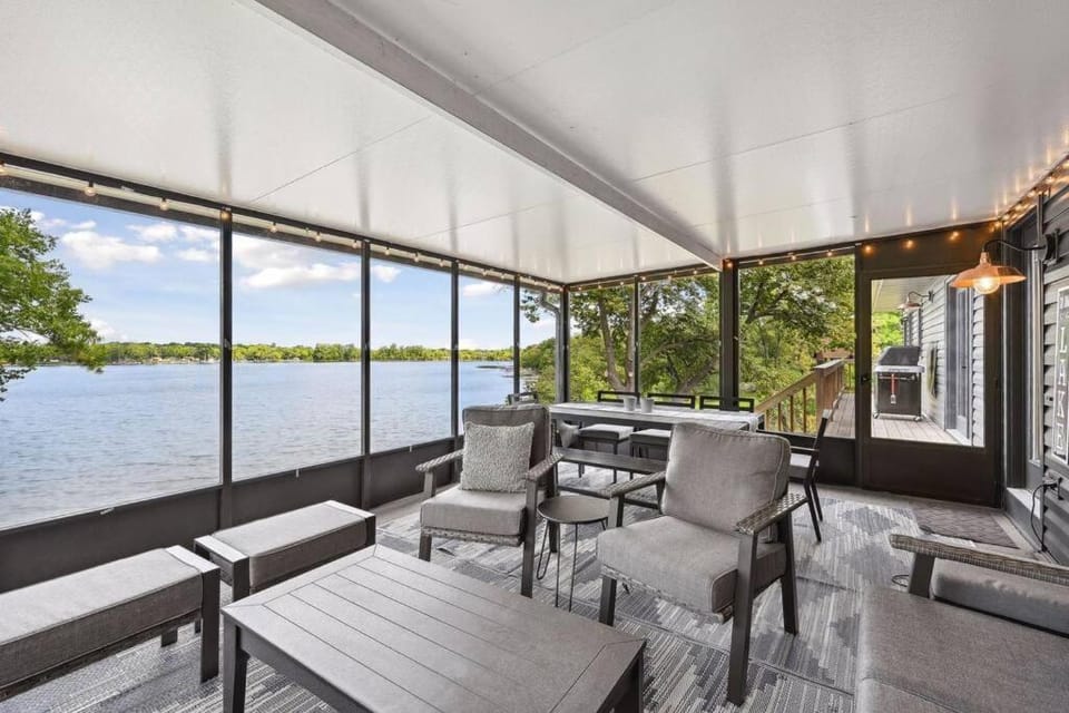 Luxury Cowdry Cottage Lake Home House in Alexandria