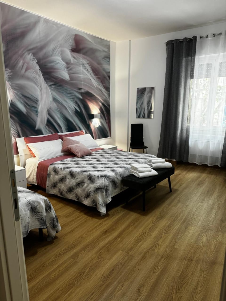 Bed, Photo of the whole room, Bedroom