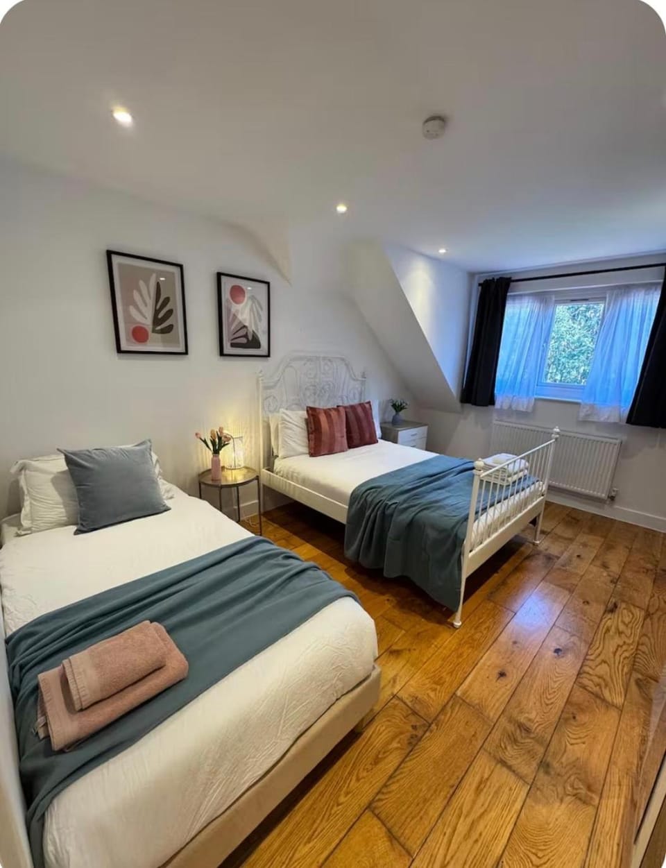 Bed, Photo of the whole room, towels