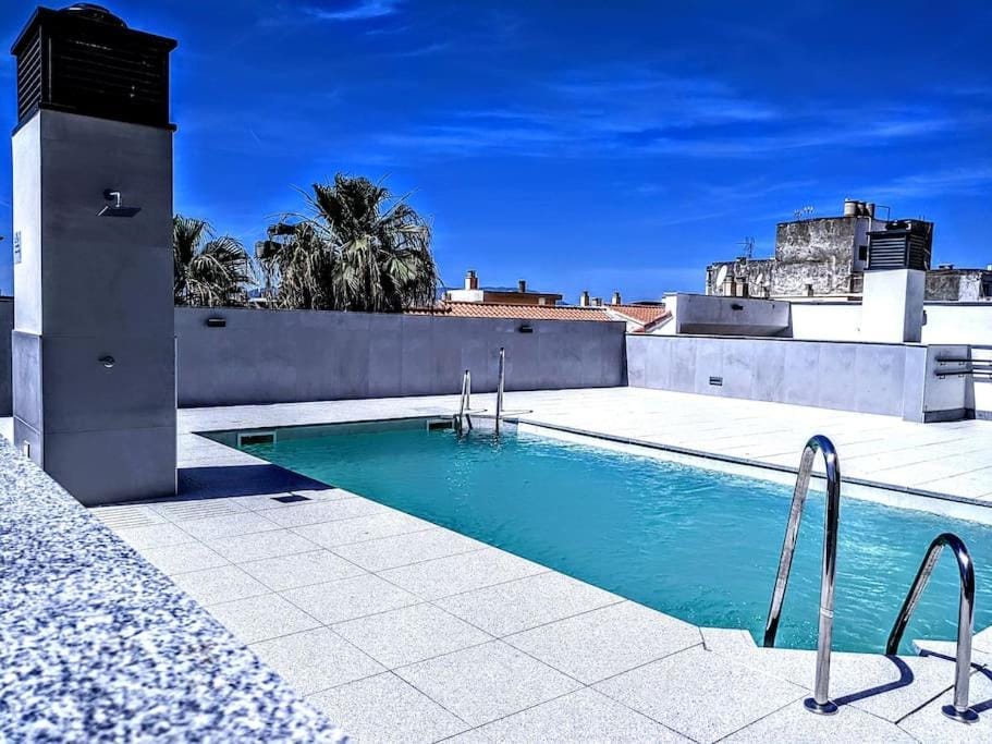 City view, Pool view, Swimming pool