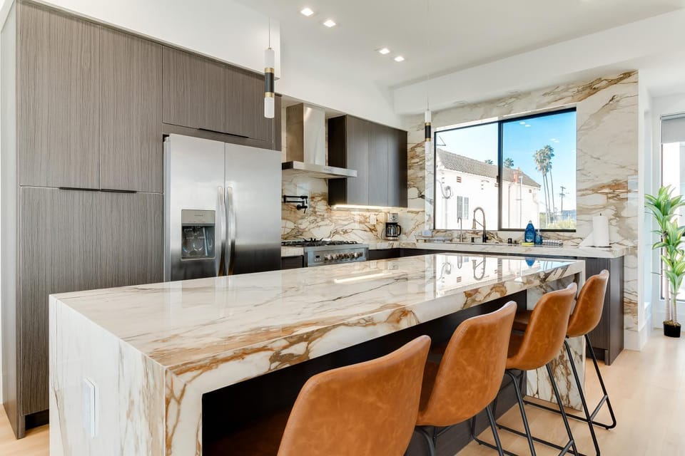 Kitchen or kitchenette, Dining area, minibar, pet friendly, stove