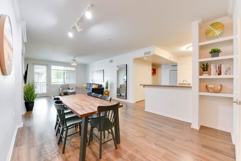 Spacious, Comfortable, and Central Condo Apartment in Venice Beach
