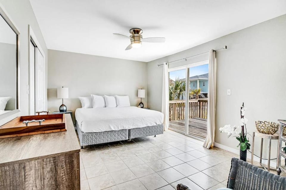 Bluetopia Blue Wahoos Beach House House in Pensacola Beach