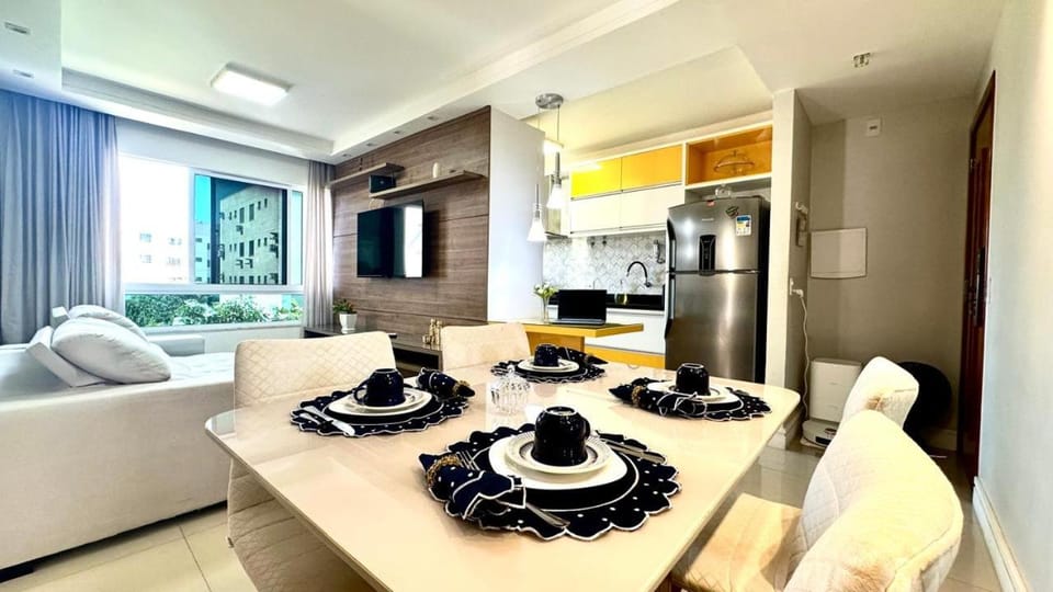 TV and multimedia, Kitchen or kitchenette, Living room, Food and drinks, Dining area, Food