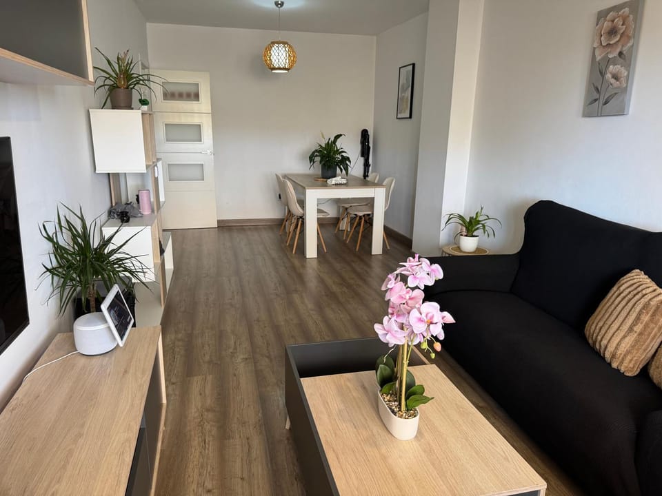 TV and multimedia, Living room, Dining area, air conditioner, air conditioner