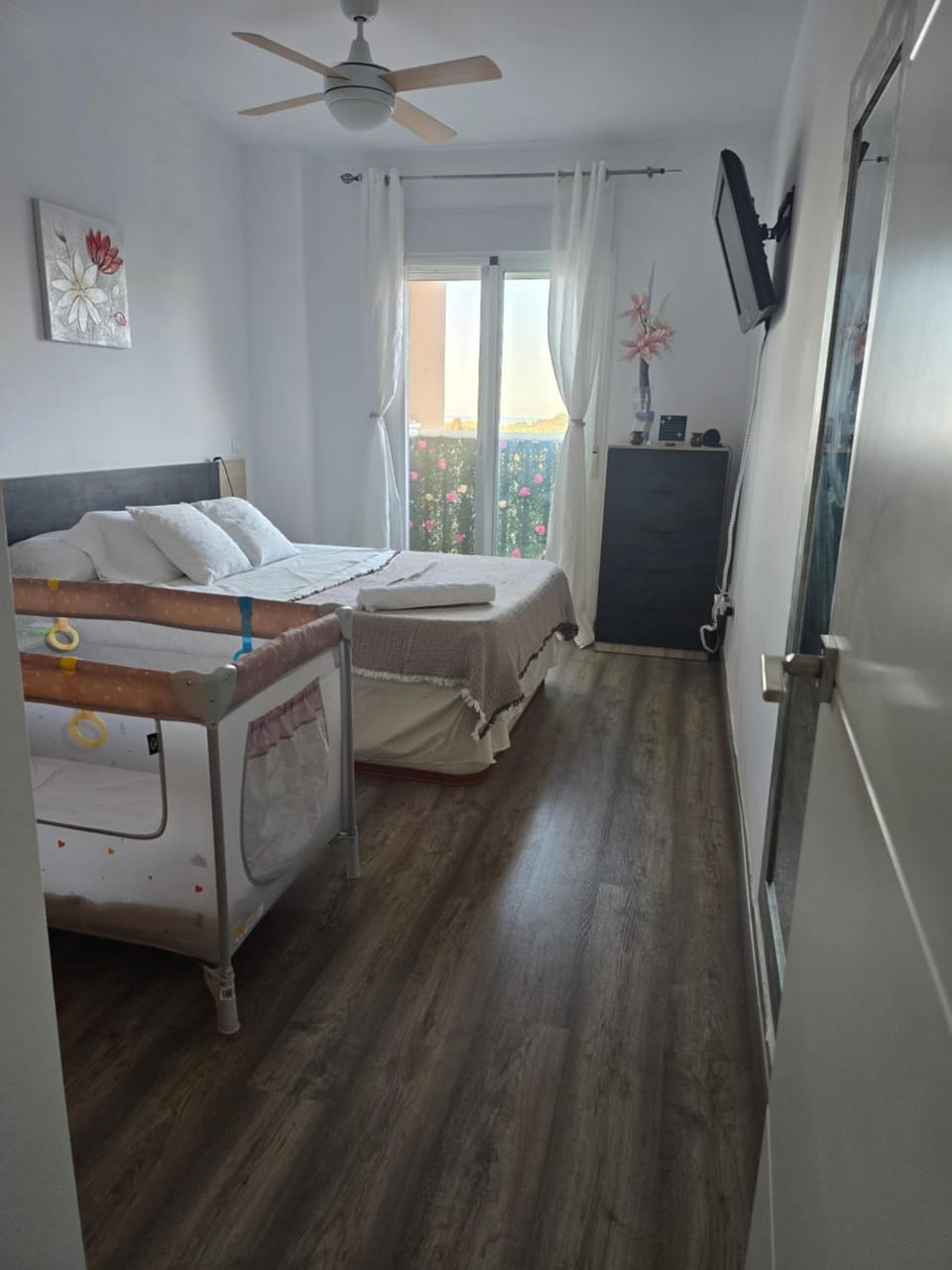 Bed, Photo of the whole room, Bedroom, air conditioner, air conditioner