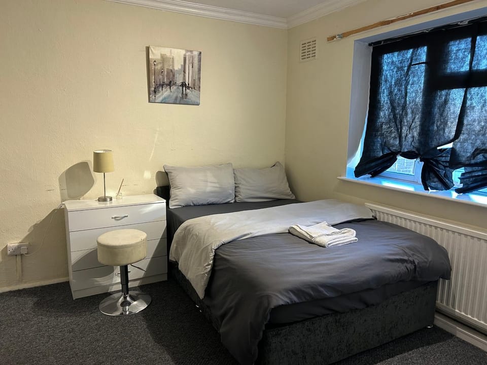 Contractor & Family Friendly House Romford Apartment in Romford