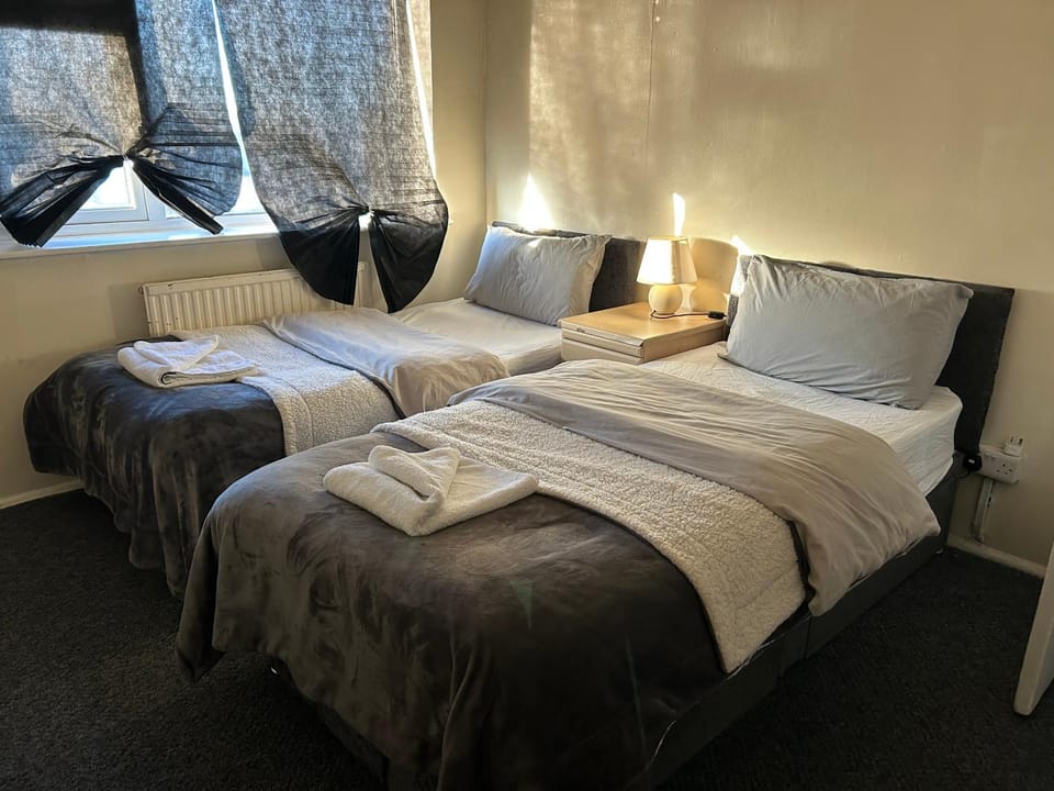 Contractor & Family Friendly House Romford Apartment in Romford