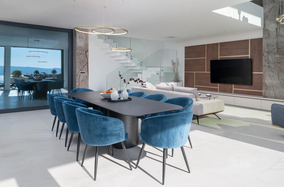 TV and multimedia, Living room, Seating area, Dining area