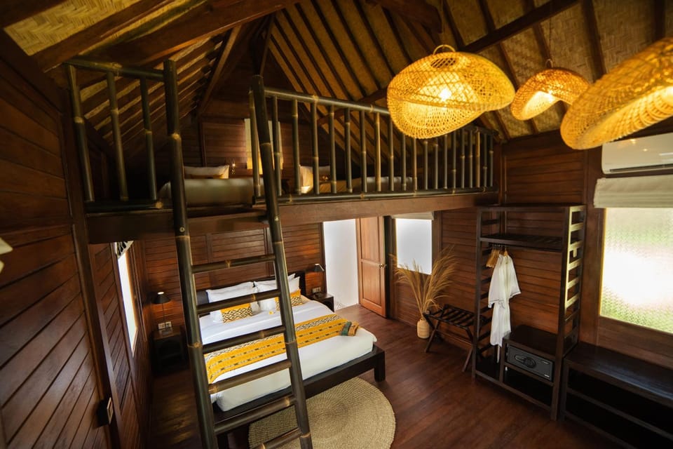 Photo of the whole room, Bedroom, bunk bed, towels