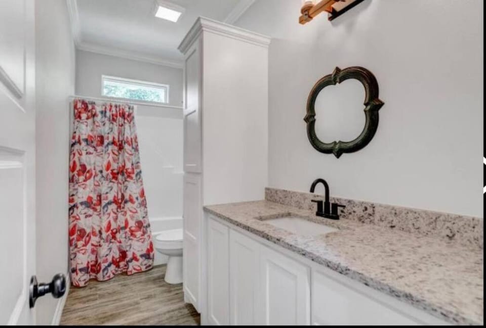 Reduced! Newly Renovated Luxe West Beaumont w Priv House in Beaumont