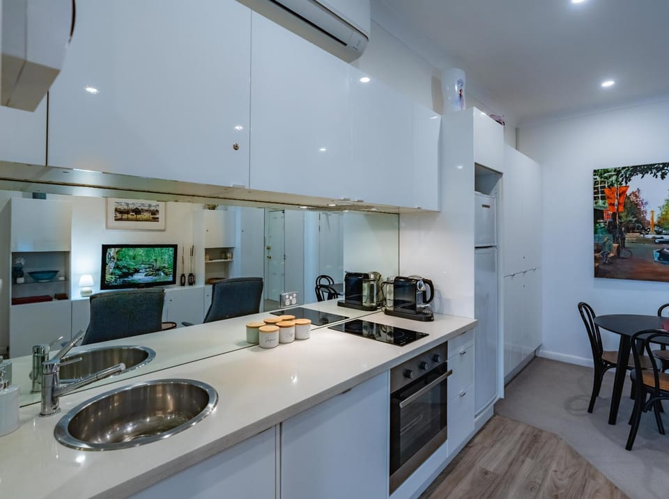 Oversized Potts Point Studio Apartment in Sydney