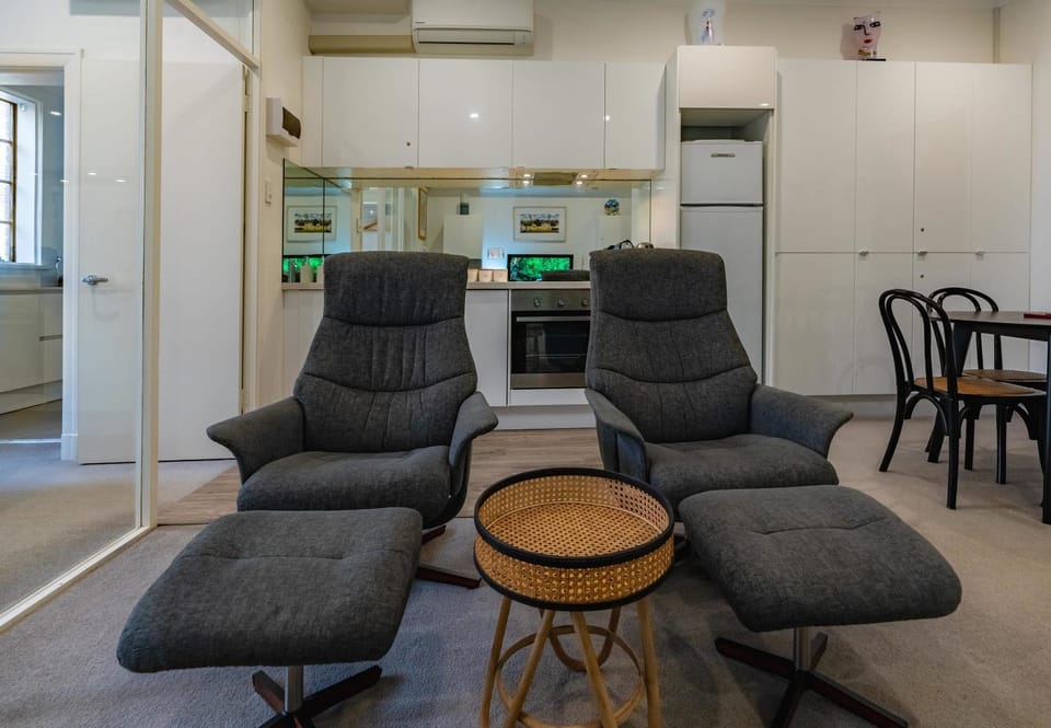 Oversized Potts Point Studio Apartment in Sydney