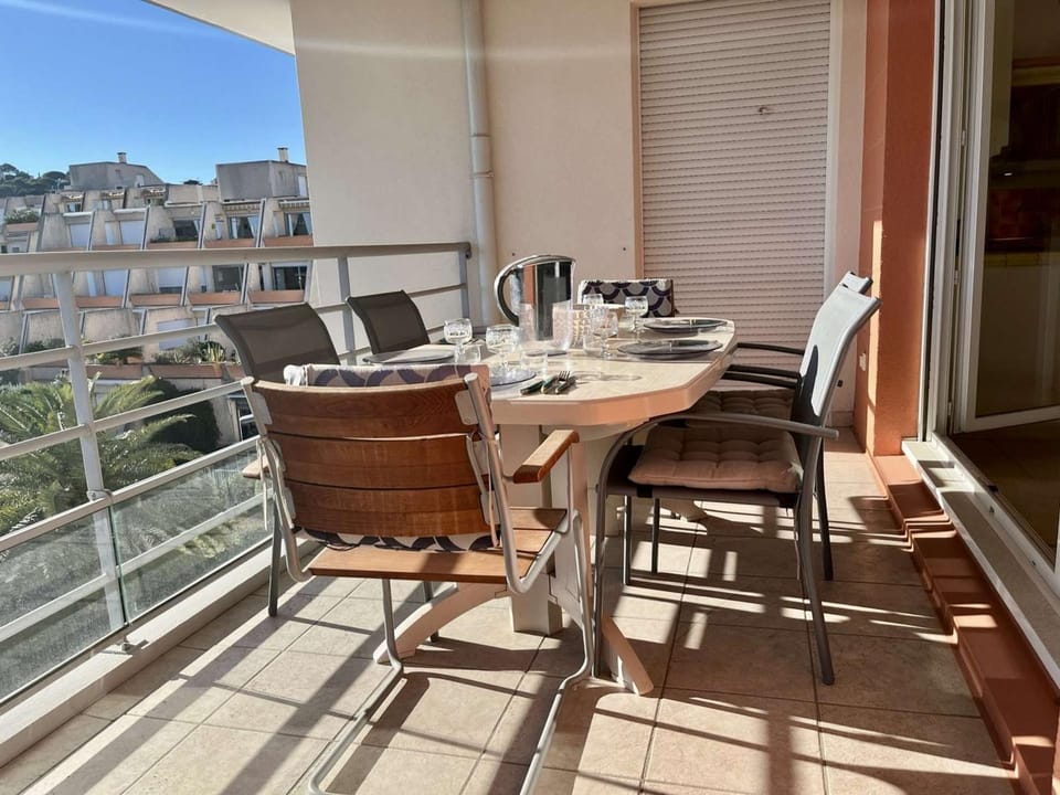 Cavalaire: Spacieux T4, 2 Terrasses, Clim, Parking, Animaux Acceptés - FR-1-226B-180 Apartment in Cavalaire-sur-Mer