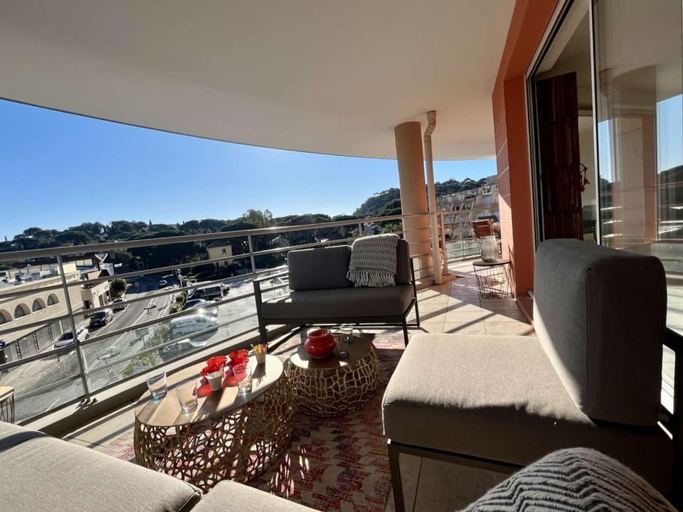 Cavalaire: Spacieux T4, 2 Terrasses, Clim, Parking, Animaux Acceptés - FR-1-226B-180 Apartment in Cavalaire-sur-Mer