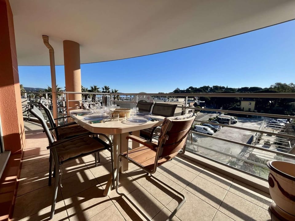 Cavalaire: Spacieux T4, 2 Terrasses, Clim, Parking, Animaux Acceptés - FR-1-226B-180 Apartment in Cavalaire-sur-Mer