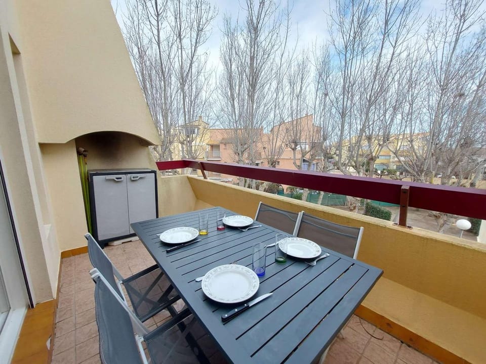 Appartement 2 pièces meublé avec mezzanine et terrasse, accès direct à la plage, parking inclus - FR-1-326-798 Apartment in Marseillan