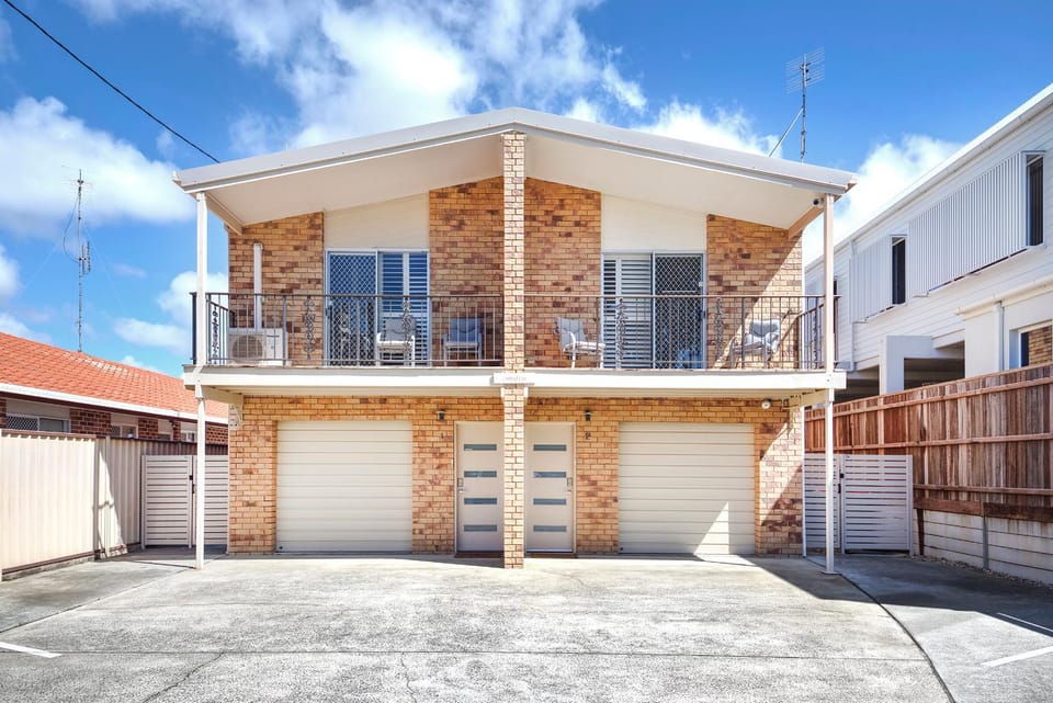 Facade/entrance, Balcony/Terrace, Street view, Quiet street view, Parking, internet