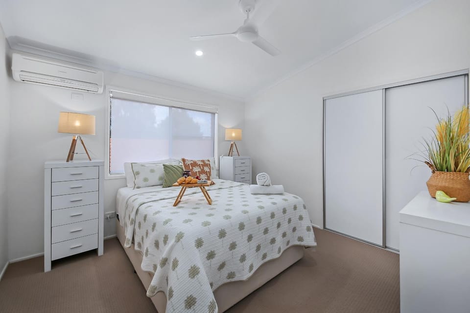 Bed, Bedroom, heating, internet, towels, wardrobe, air conditioner
