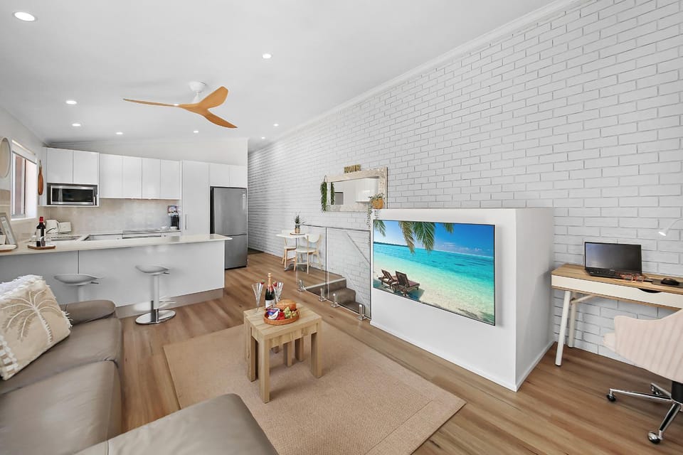 TV and multimedia, Coffee/tea facilities, Balcony/Terrace, Living room, Lounge or bar, Parking, heating, internet, kitchen, air conditioner