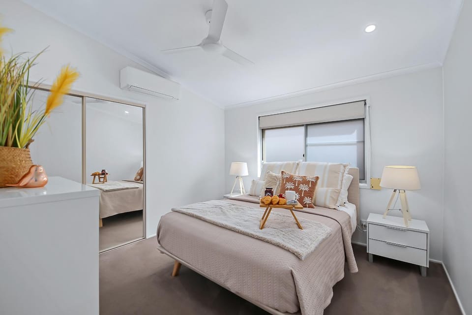 Bed, Bedroom, heating, internet, towels, wardrobe, air conditioner
