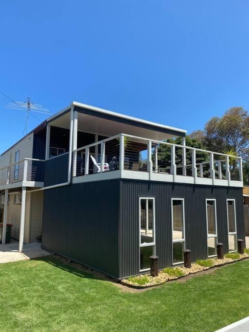 Coastal Retreat, 400 Metres to beach House in Cowes