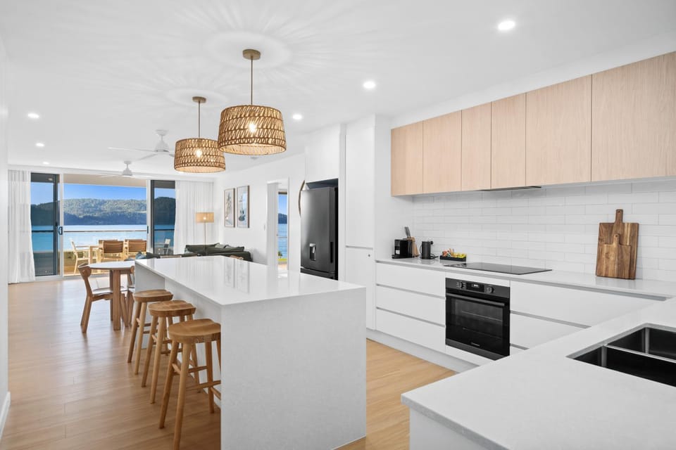 View (from property/room), Sea view, dishwasher, oven, kitchen