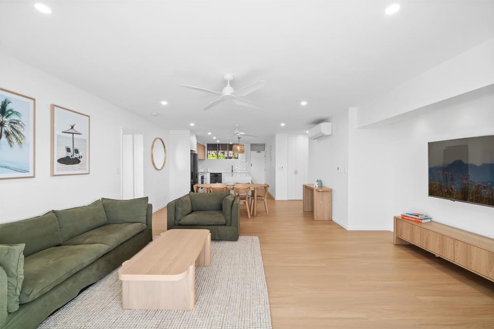 TV and multimedia, Seating area, air conditioner