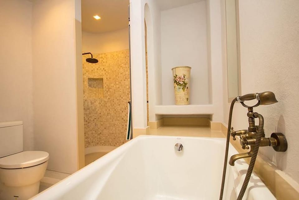 Shower, Toilet, Bath