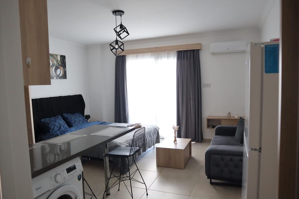 Communal lounge/ TV room, Bed, TV and multimedia, Living room, Photo of the whole room, Seating area, Evening entertainment