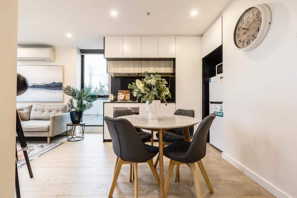 Little French Apartment With Wrap-Around Balcony Apartment in Southbank