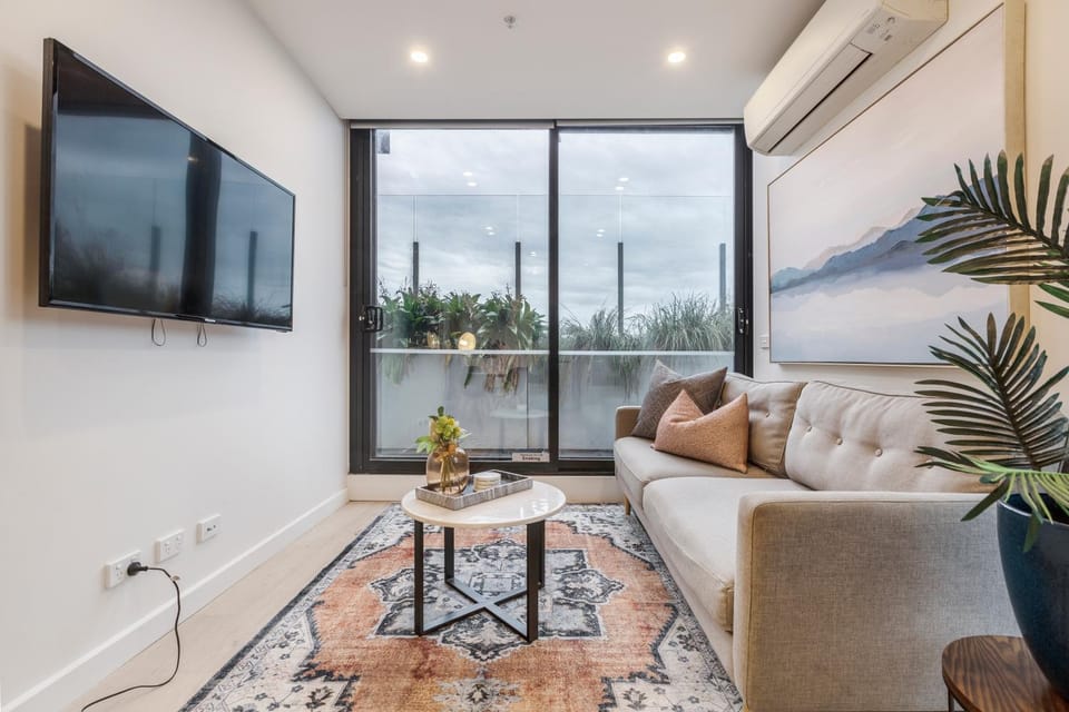 Little French Apartment With Wrap-Around Balcony Apartment in Southbank