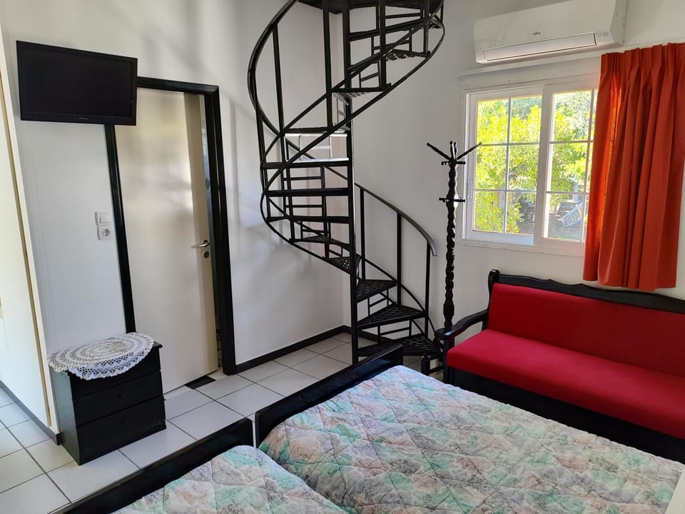TV and multimedia, Bedroom, Garden view