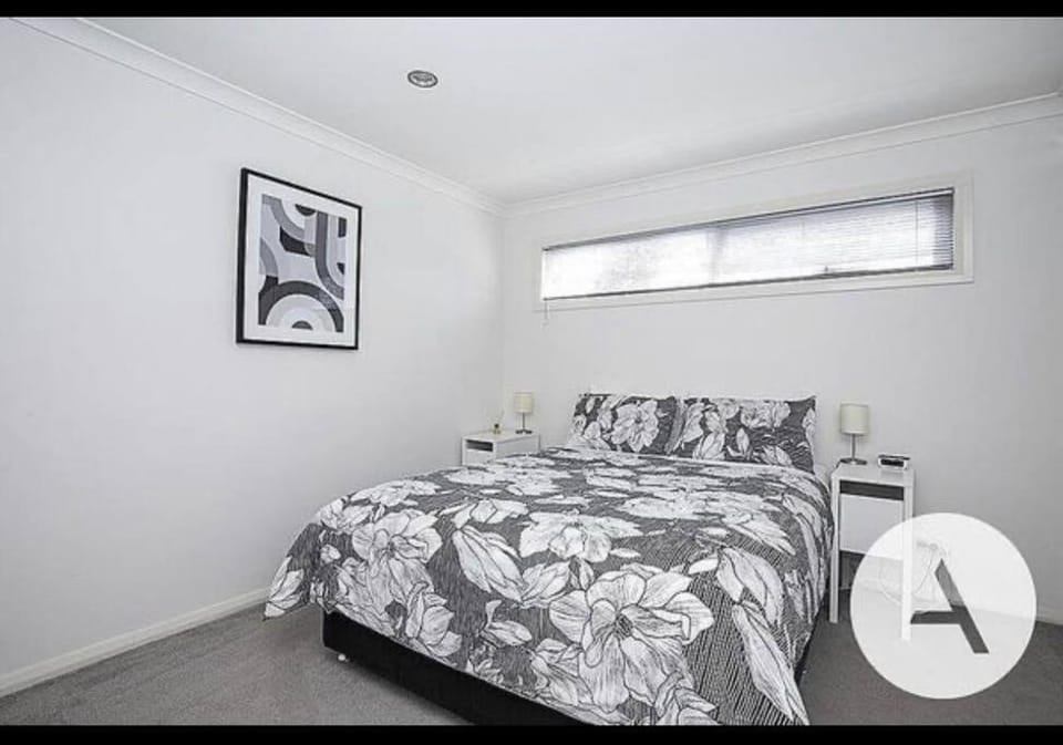 Modern cottage central location House in Canberra