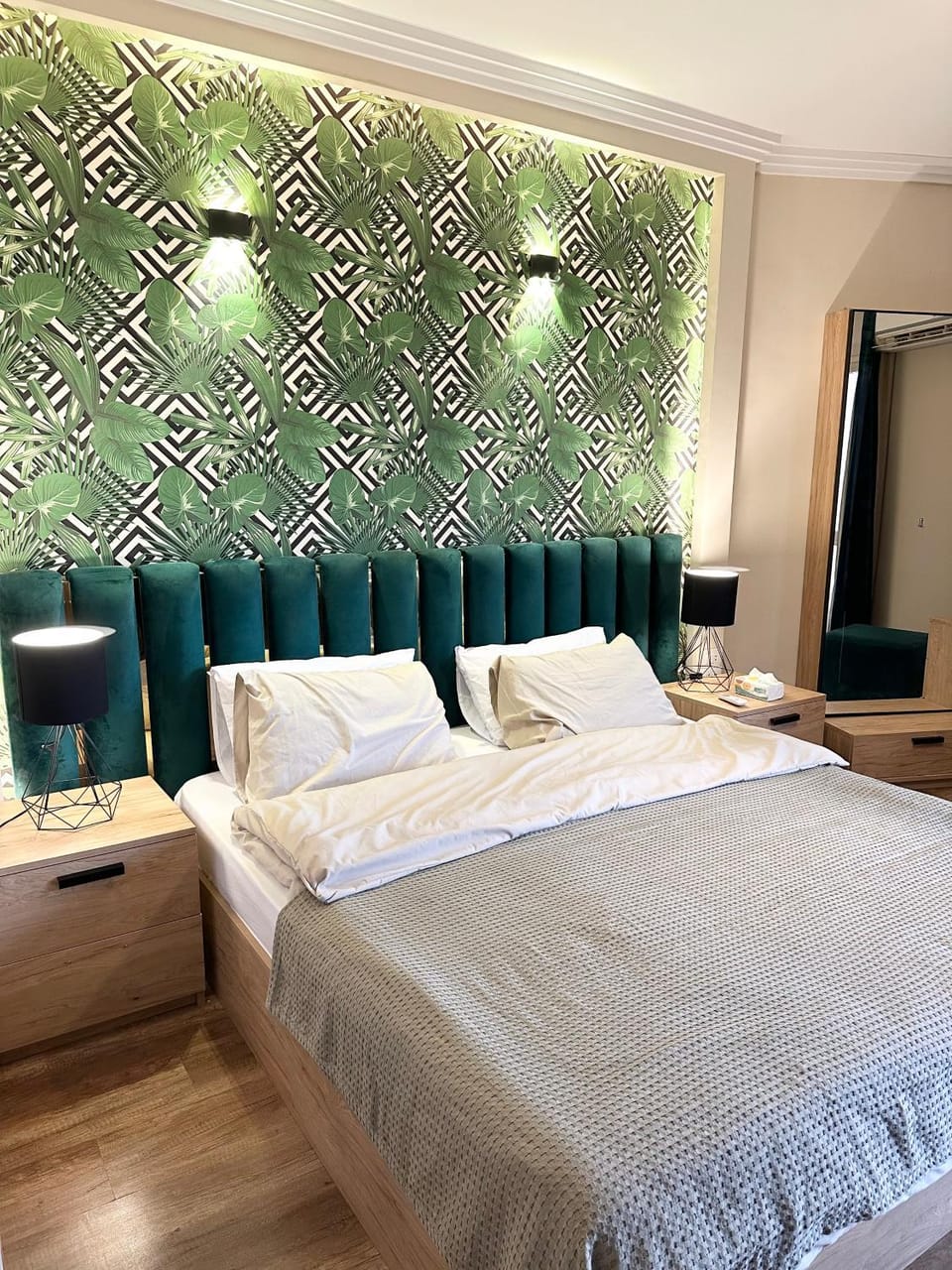 Bed, Photo of the whole room, Bedroom