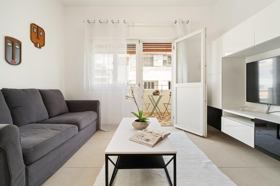 Communal lounge/ TV room, Living room