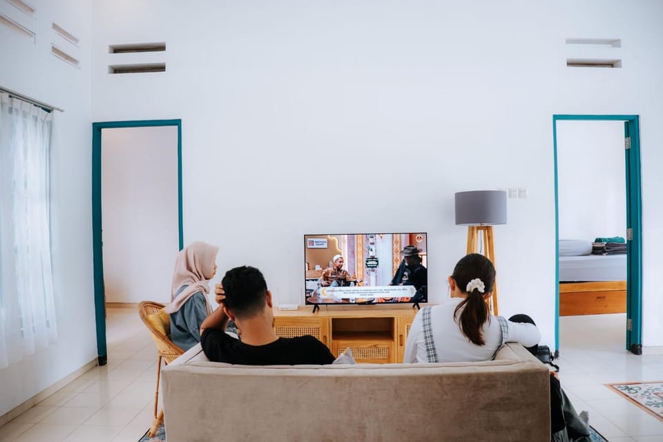 Communal lounge/ TV room