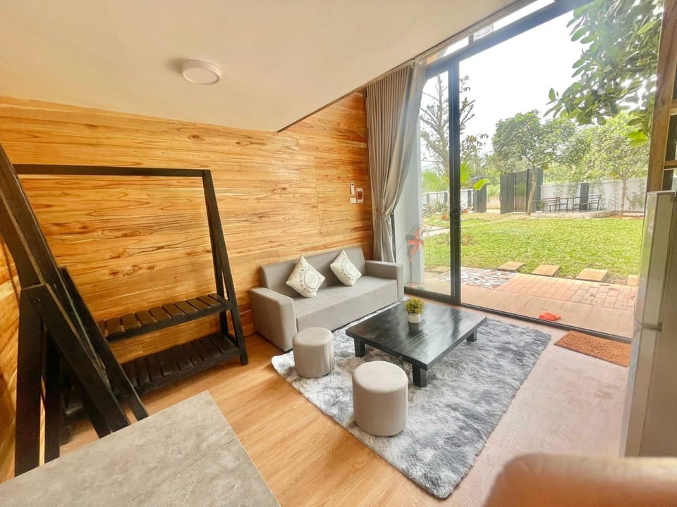 Day, Seating area