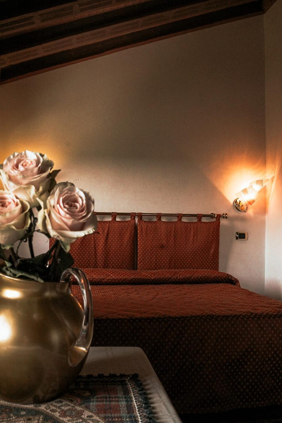Bed, Photo of the whole room, Decorative detail, Bedroom