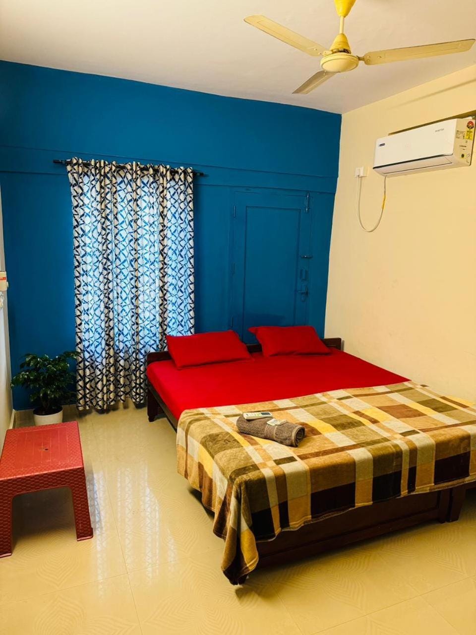 Bed, Photo of the whole room, Bedroom, air conditioner