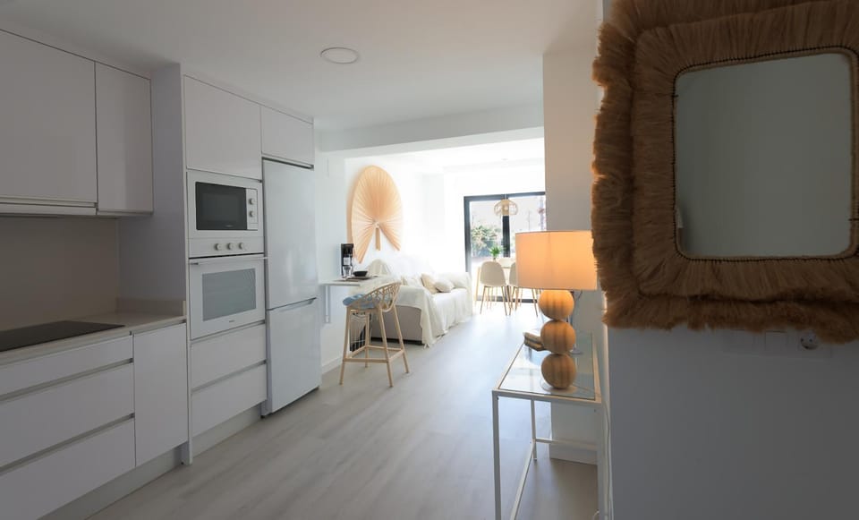 Kitchen or kitchenette, oven