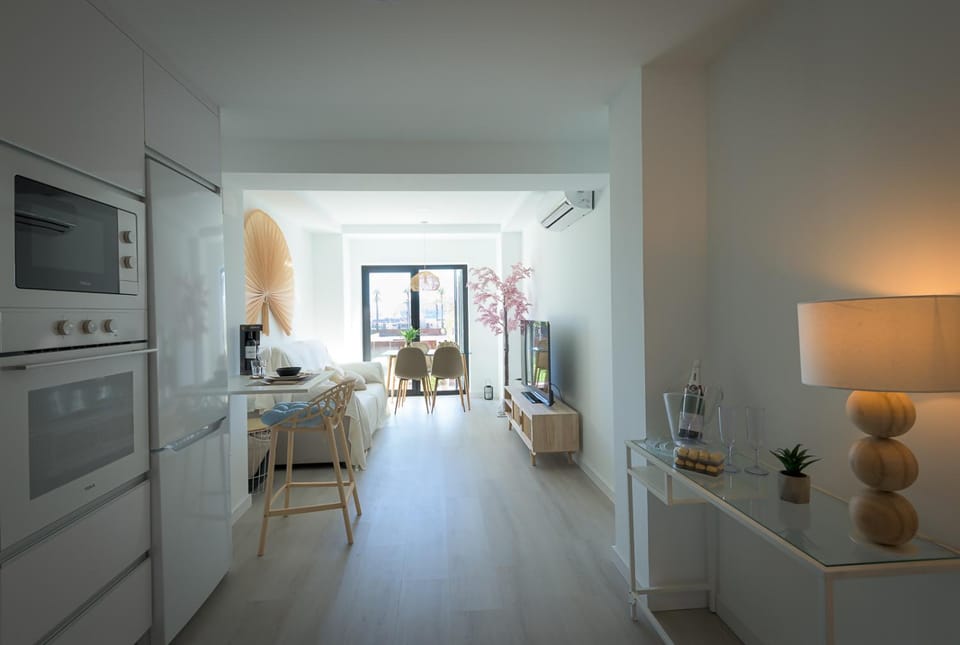 TV and multimedia, microwave, oven