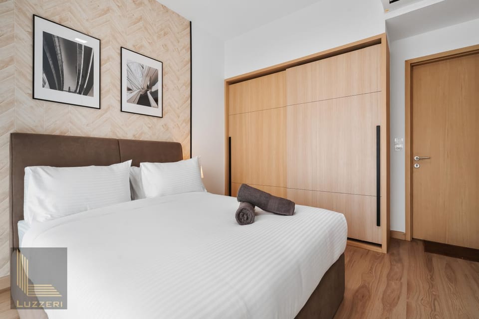 Photo of the whole room, Bedroom, wardrobe