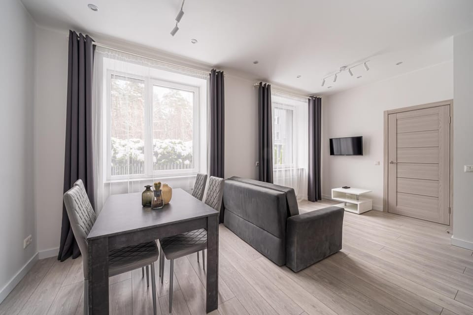 TV and multimedia, Living room, Seating area, Dining area