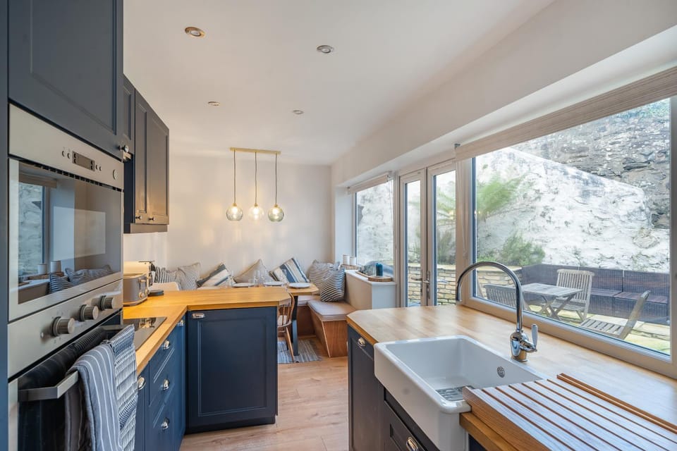 Dining area, kitchen