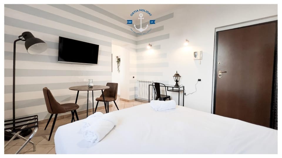 Bed, TV and multimedia, Living room, Photo of the whole room, Bedroom, hair dresser