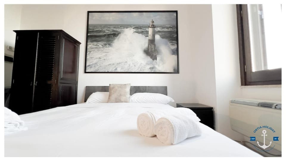 Bed, Decorative detail, Bedroom, towels