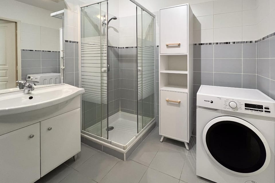 LE STELLA MARINE Studio AirCo garage for 2 By Sunset Apartment in Antibes