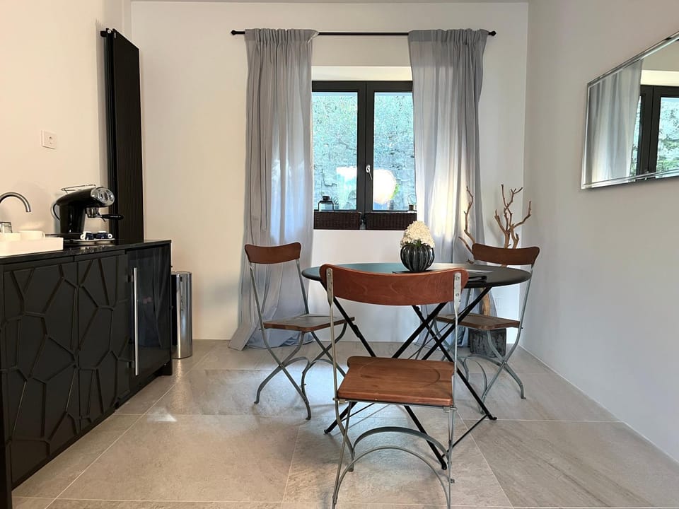 Communal lounge/ TV room, Living room, Seating area, Dining area
